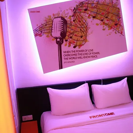 Front One Inn Semarang-3